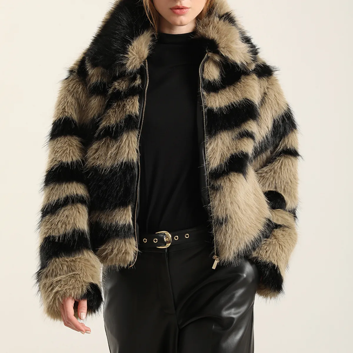 LIOLA - Chaqueta efecto piel, negro Liola