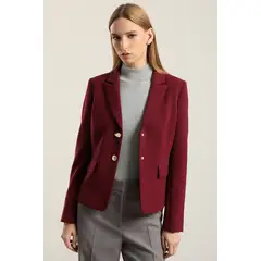 LIOLA - Blazer entallado, boton fantasia, burdeo