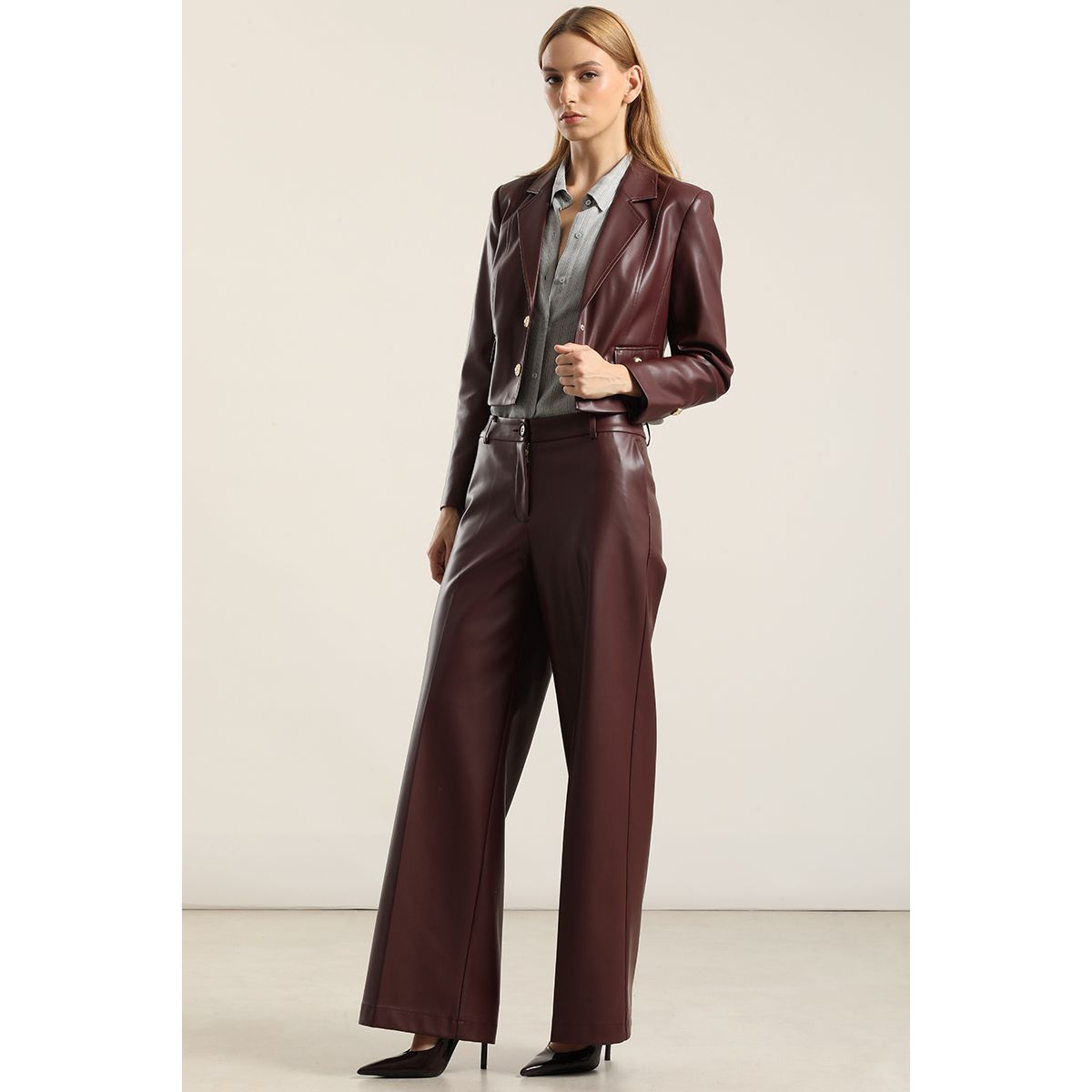 LIOLA - Pantalón ancho, tiro alto, efecto cuero, burdeo Liola