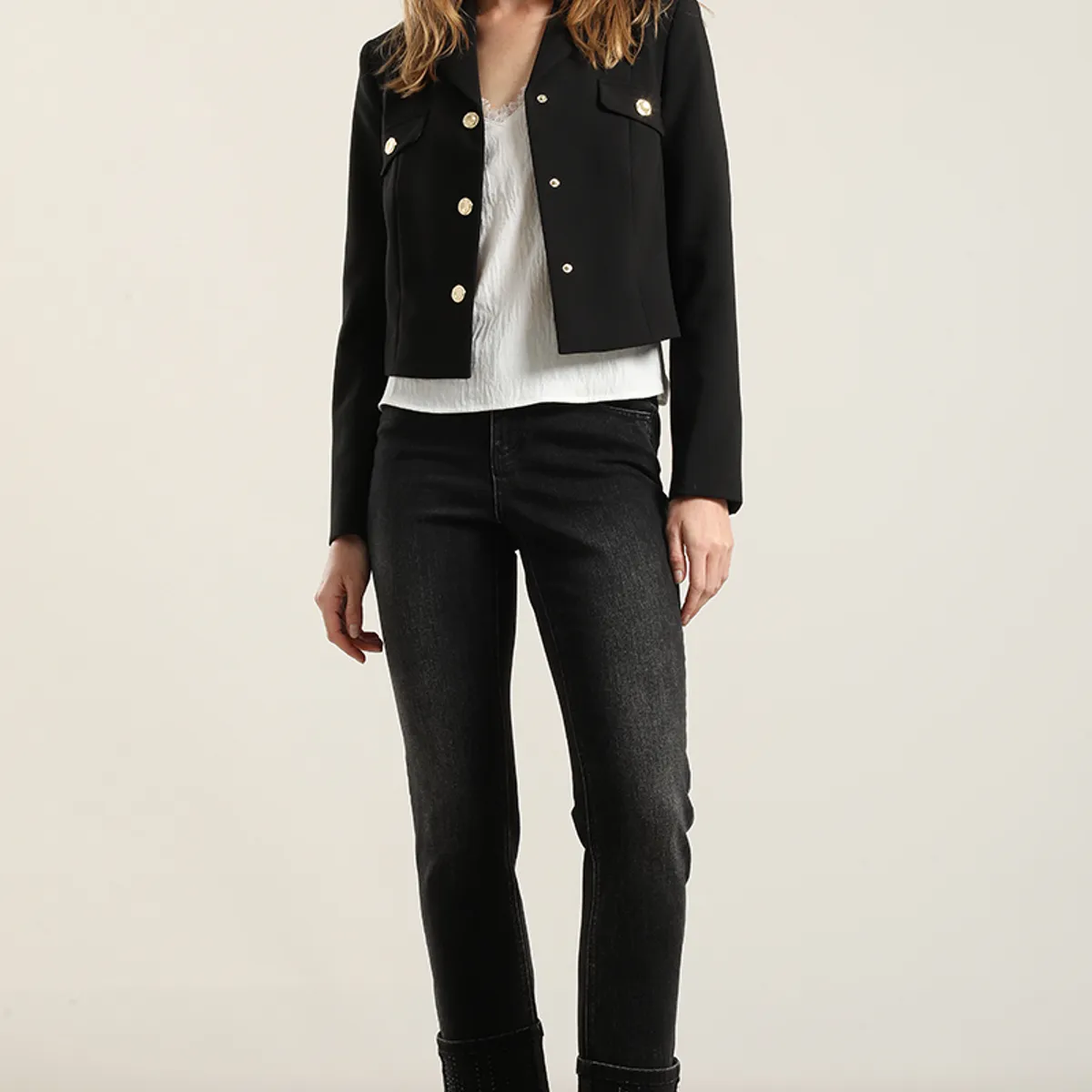 LIOLA - Chaqueta cropped, tapetas fantasia, negro Liola