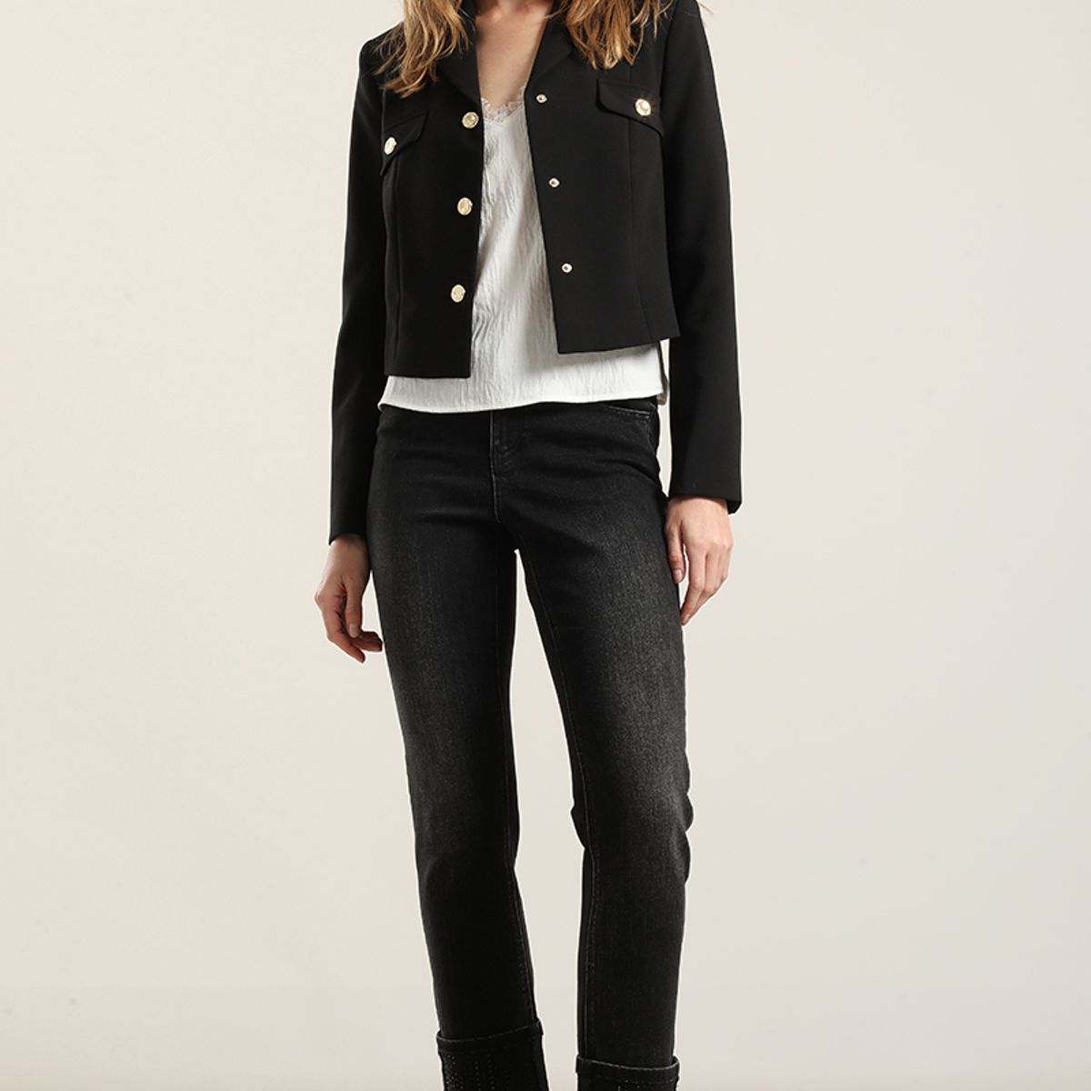 LIOLA - Chaqueta cropped, tapetas fantasia, negro Liola