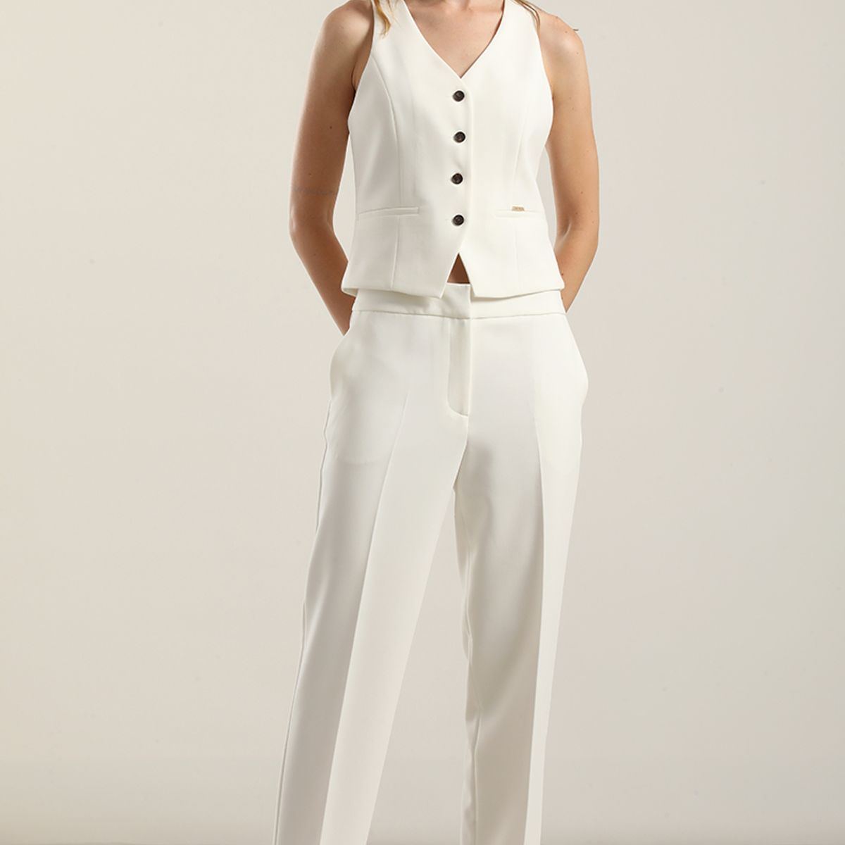 LIOLA - Pantalón sastre, tiro alto, crudo Liola