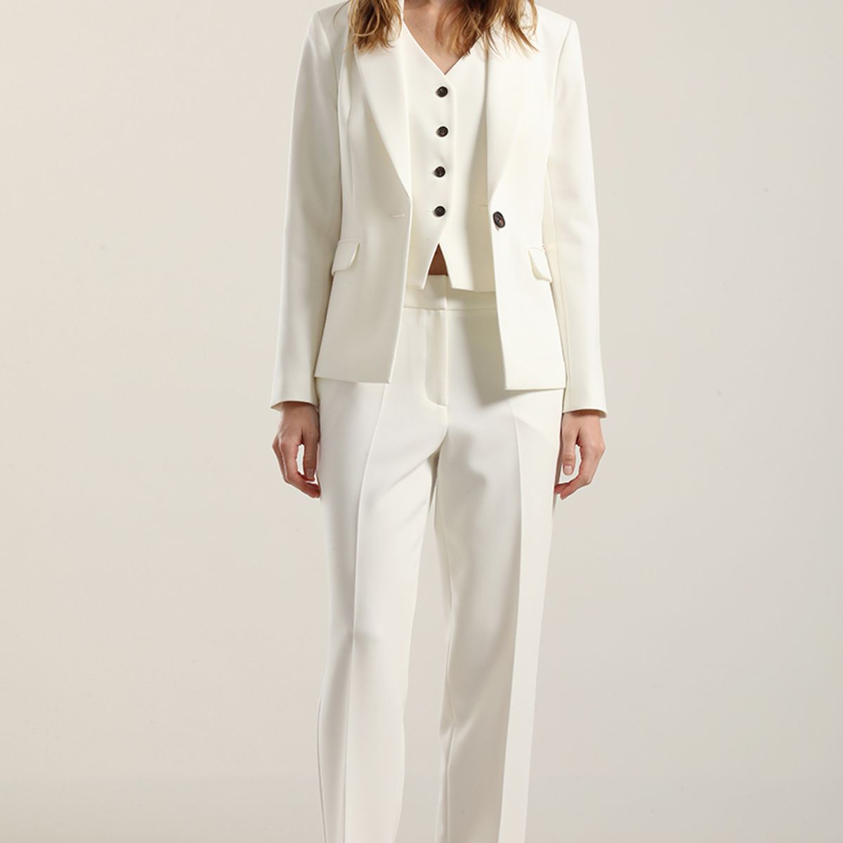 LIOLA - Blazer basico entallado, crudo Liola