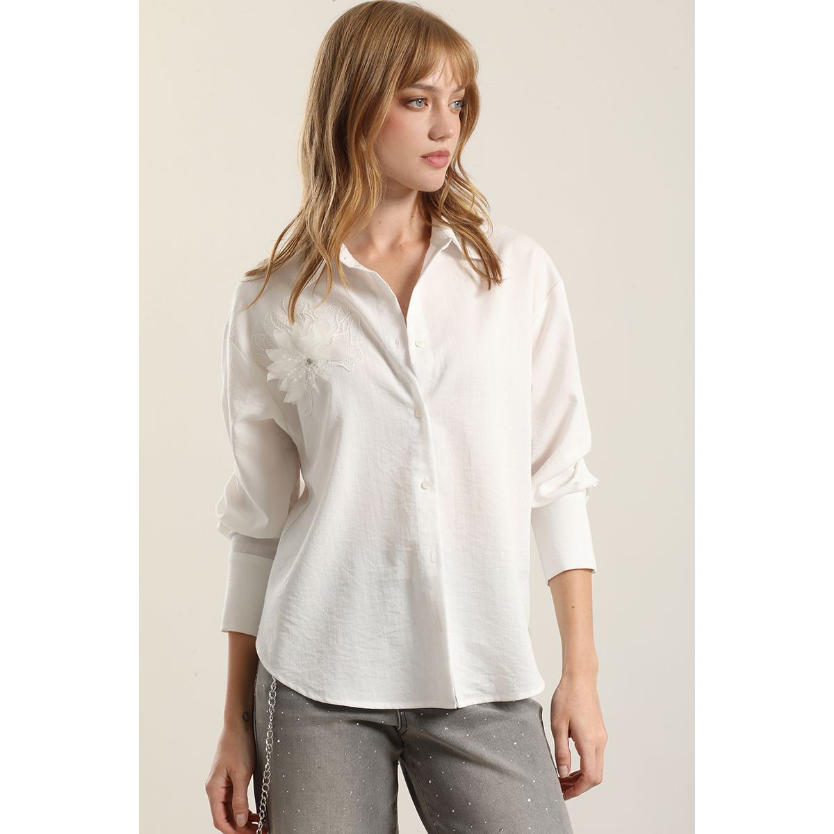 LIOLA - Blusa aplicacion flor, crudo Liola