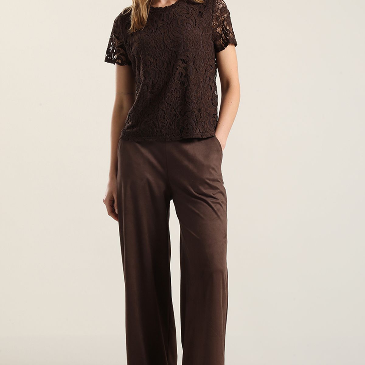 LIOLA - polera manga corta, encaje, camel Liola