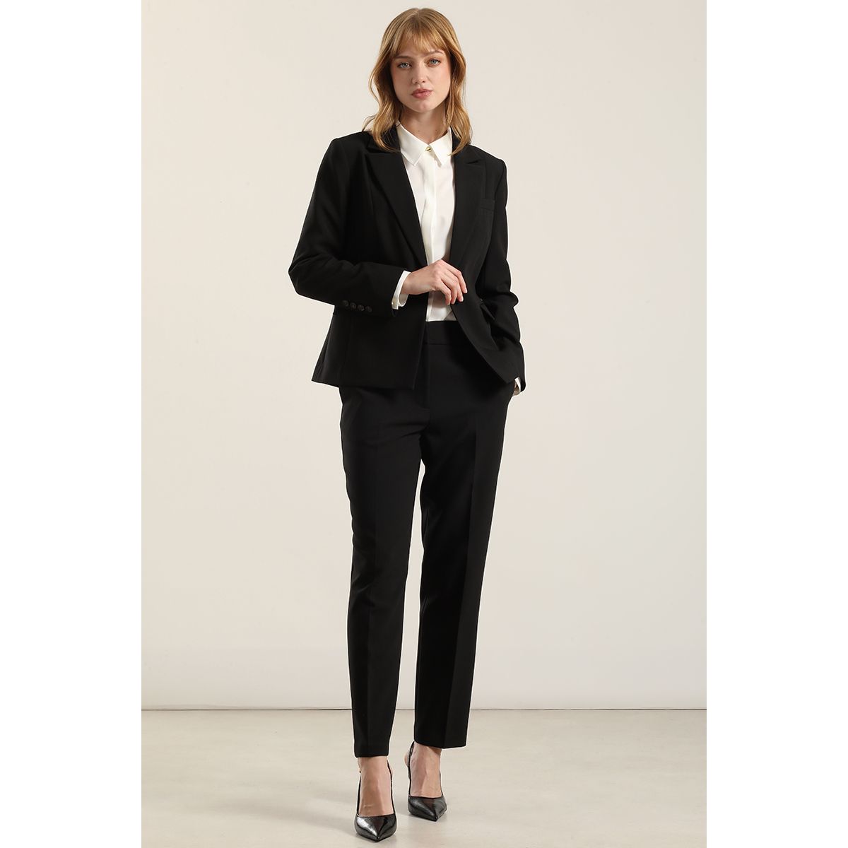 LIOLA - Blazer basico entallado, negro Liola