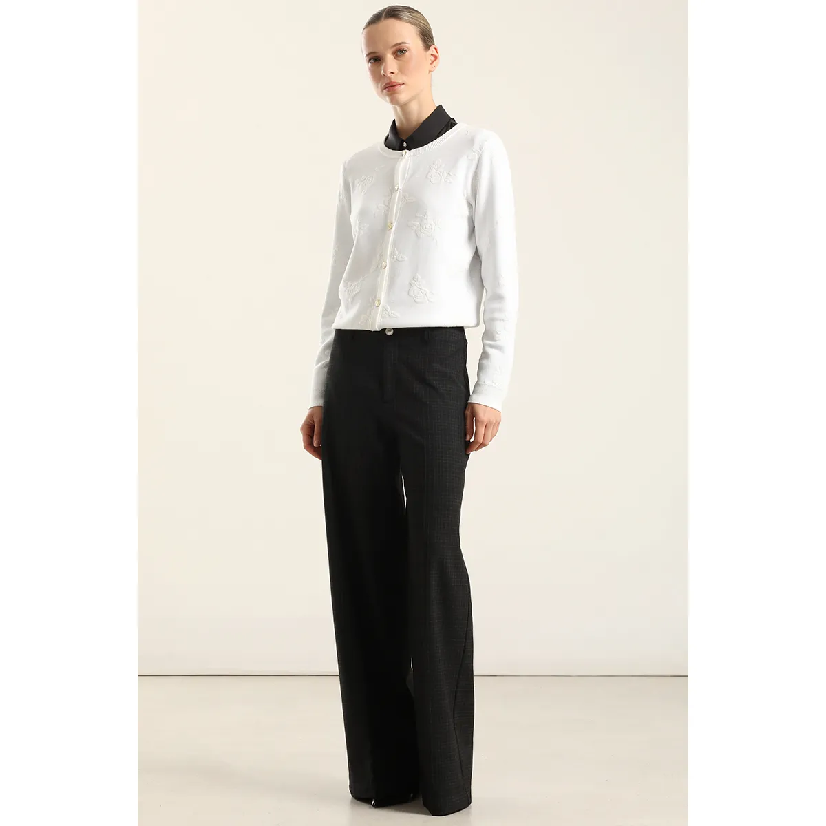 LIOLA - Cardigan punto jacquard flores, crudo Liola