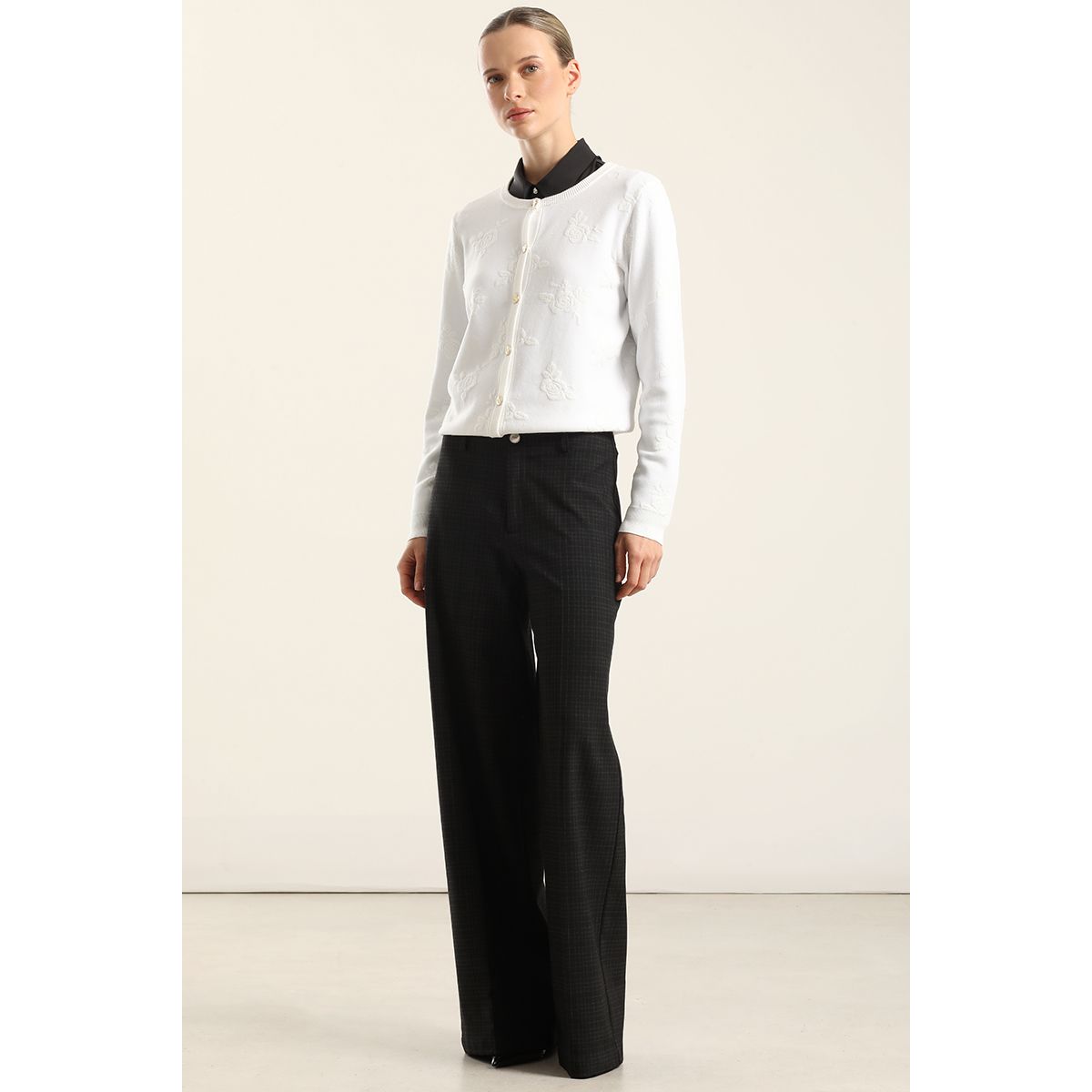 LIOLA - Cardigan punto jacquard flores, crudo Liola