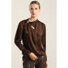 LIOLA - Blusa satin herraje metal, chocolate