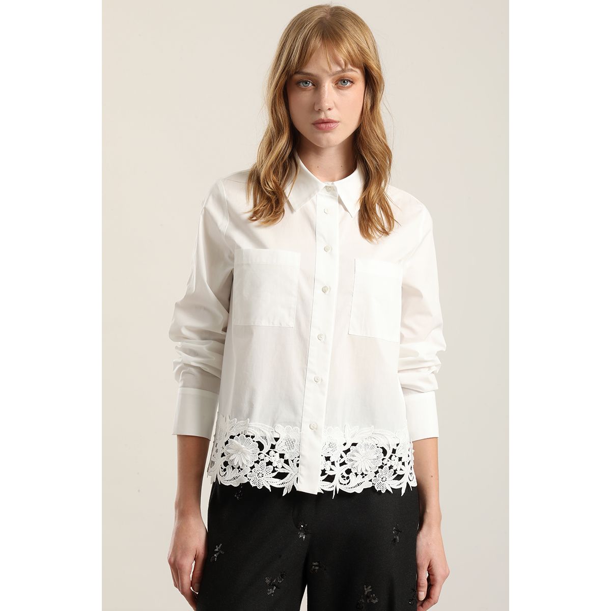 LIOLA - Camisa algodon  ruedo guipur, crudo Liola