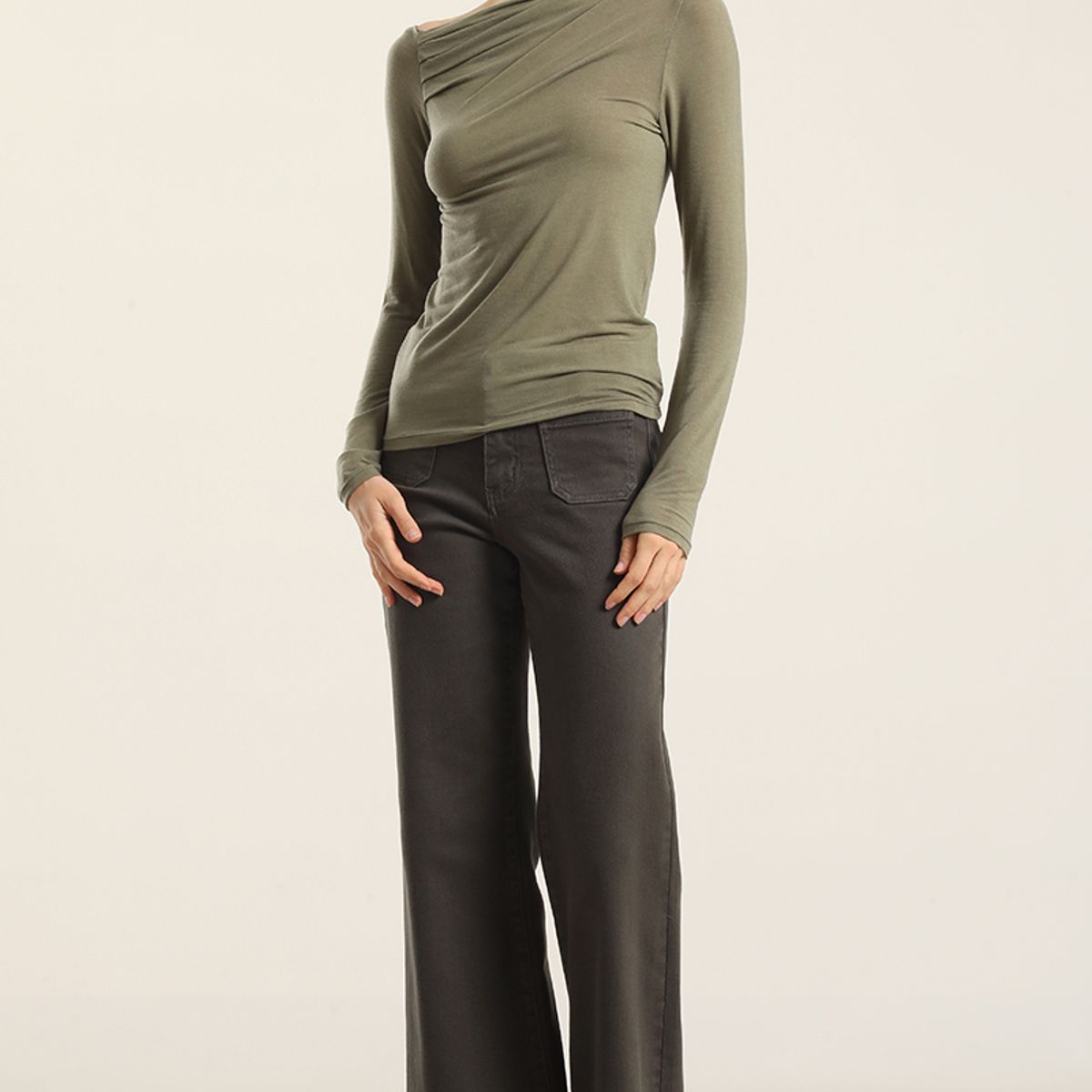 LIOLA - Top escote asimetrico, militar Liola