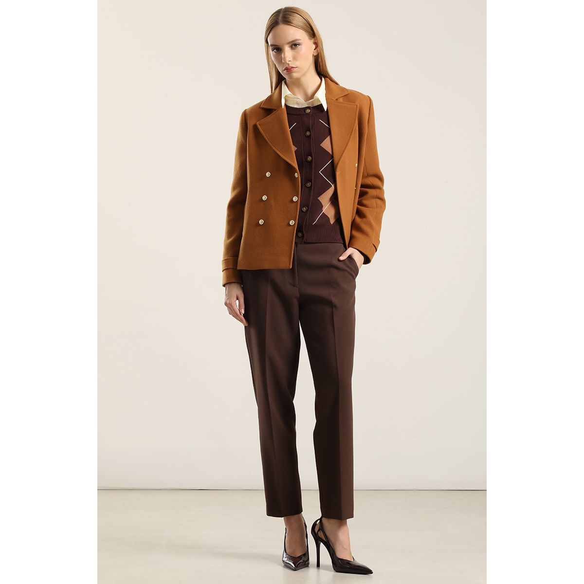 LIOLA - Chaqueta cruzada semi recta, camel Liola