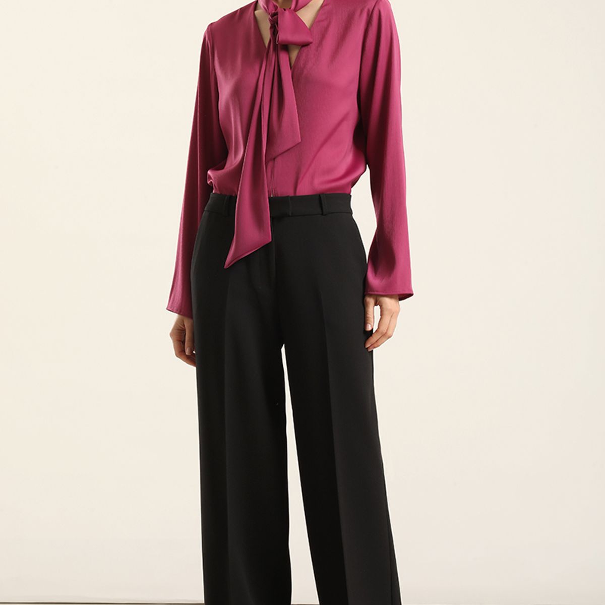 LIOLA - Pantalón straight, tiro alto, negro Liola