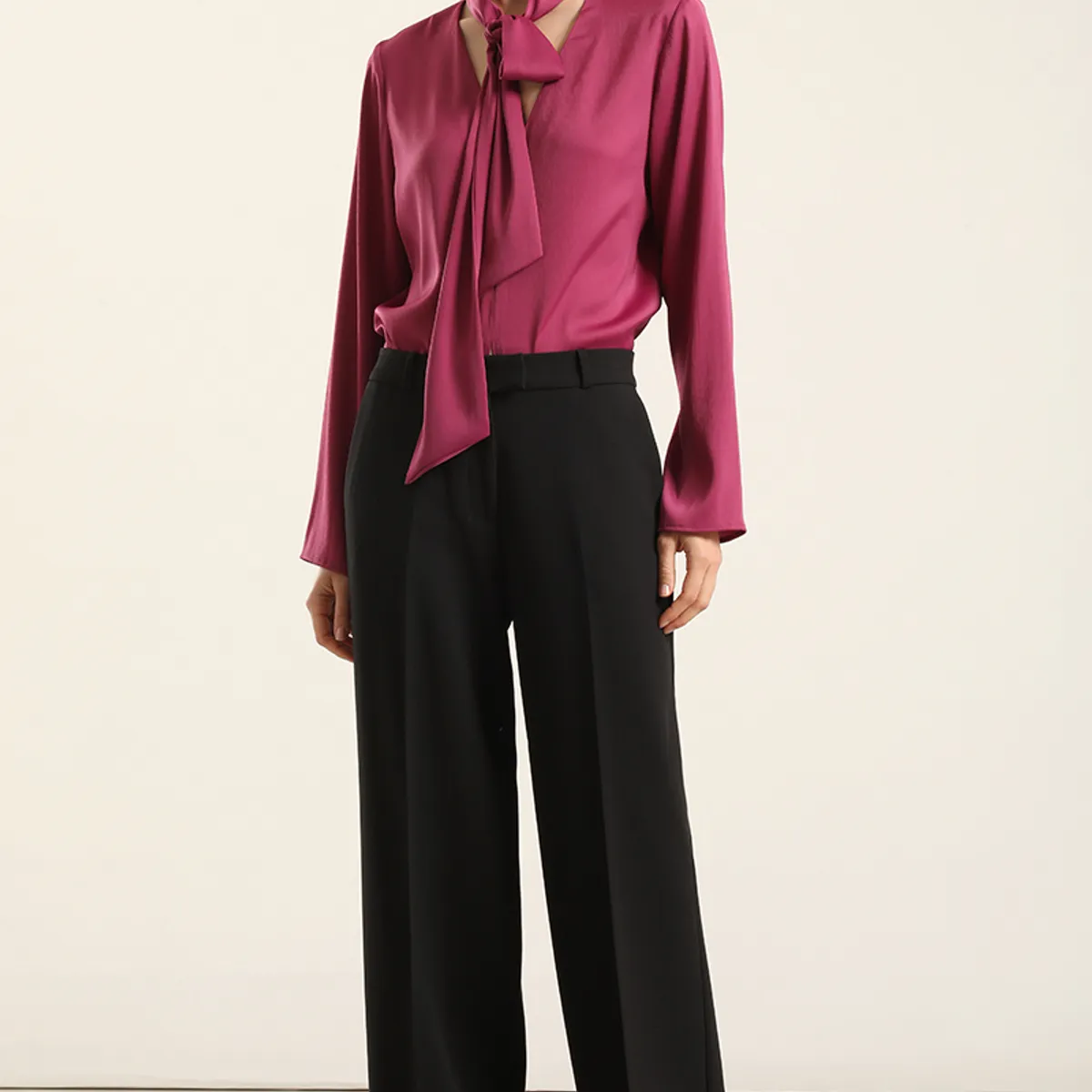 LIOLA - Pantalón straight, tiro alto, negro Liola