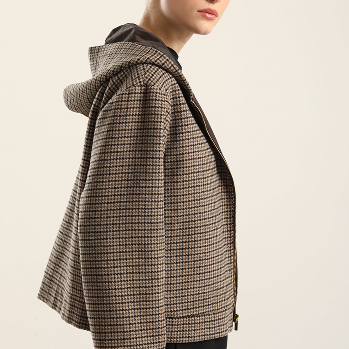LIOLA - Chaqueta fantasía capucha, beige  Liola