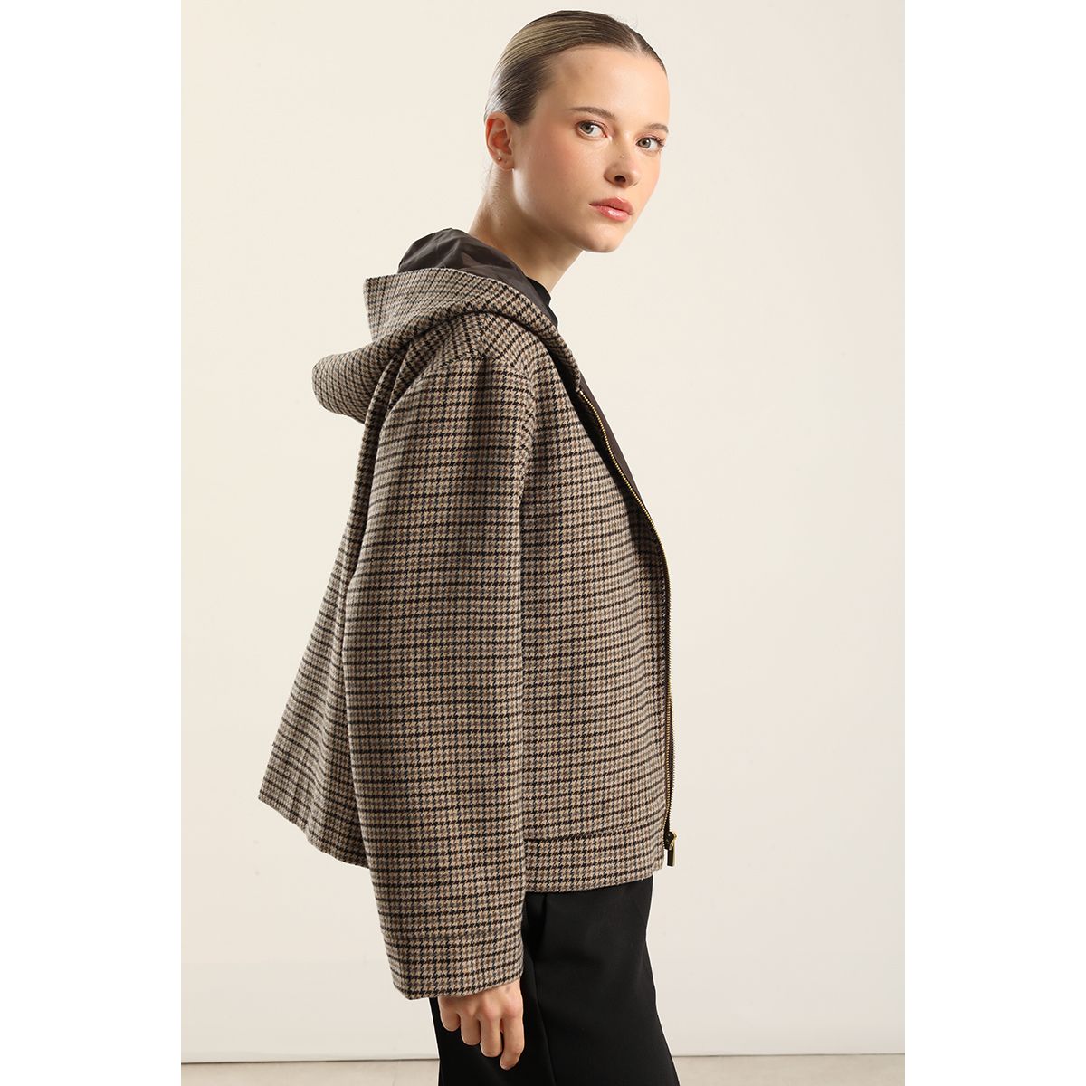 LIOLA - Chaqueta fantasía capucha, beige  Liola