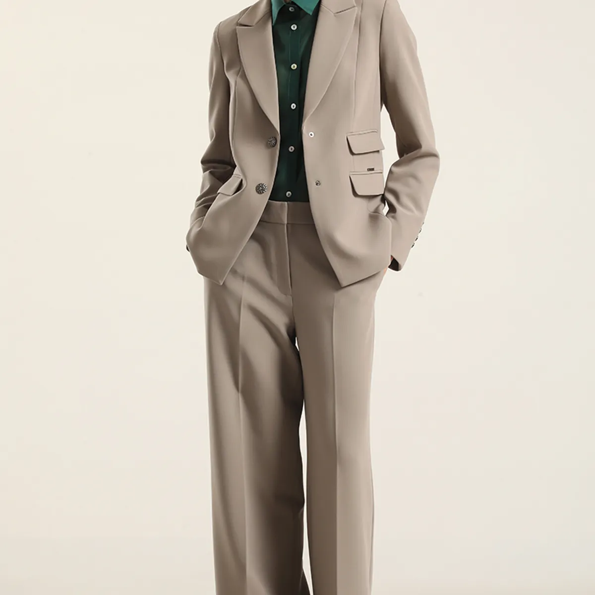LIOLA - Blazer entallado, tapeta fantasia, topo Liola