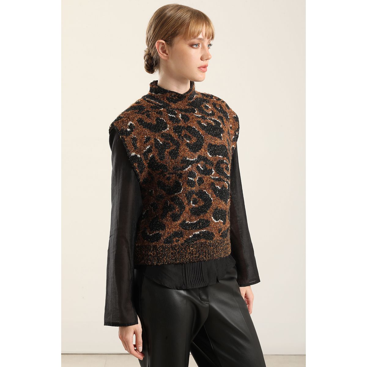 LIOLA - Jersey tejido animal print, cafe Liola