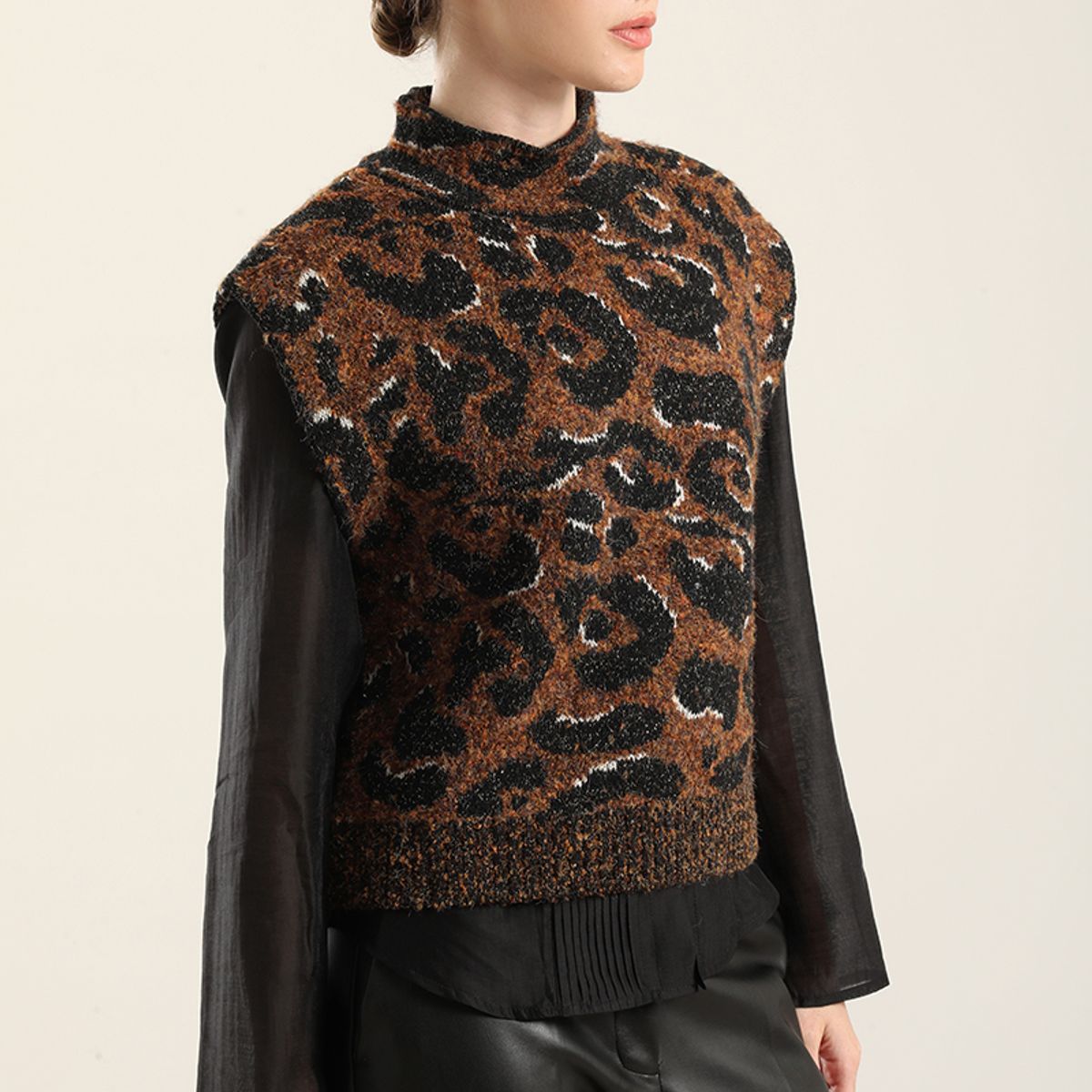 LIOLA - Jersey tejido animal print, cafe Liola