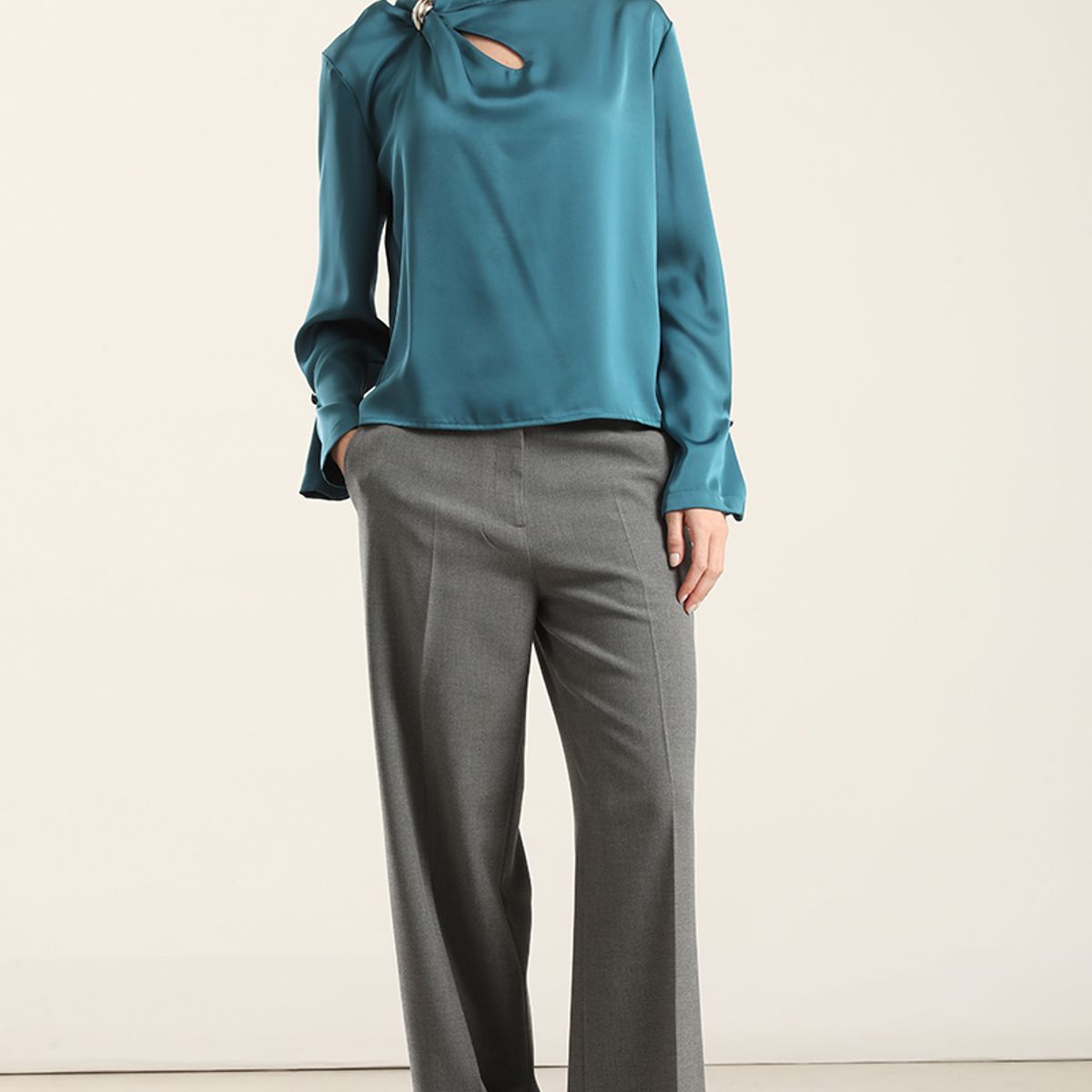 LIOLA - Blusa satin herraje metal, turquesa Liola