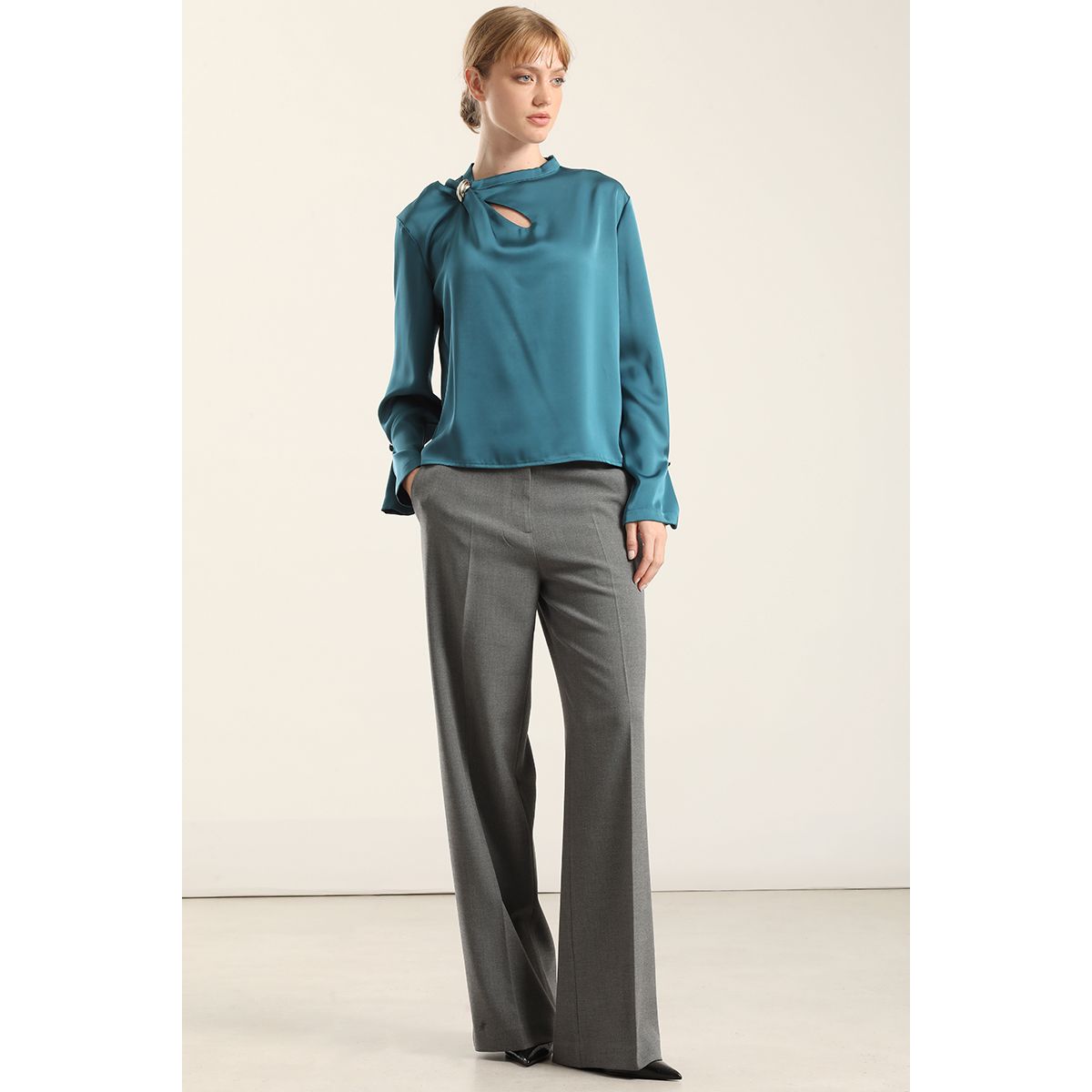 LIOLA - Blusa satin herraje metal, turquesa Liola