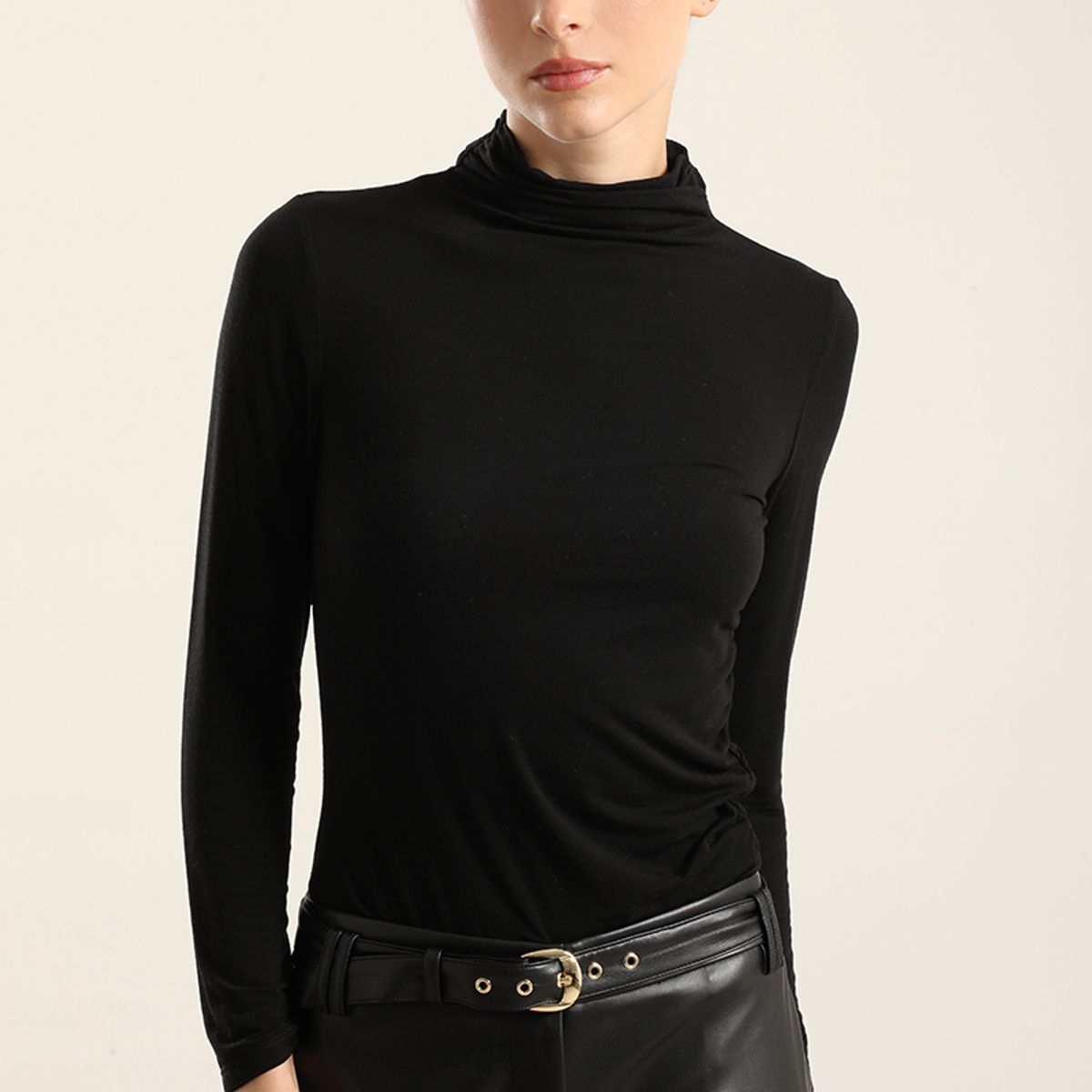 LIOLA - Top, cuello subido, negro Liola