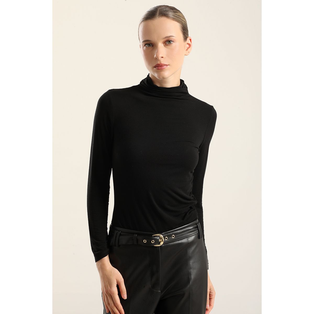 LIOLA - Top, cuello subido, negro Liola