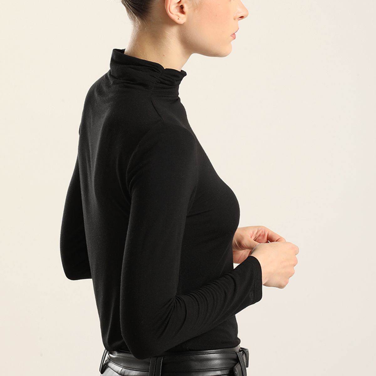 LIOLA - Top, cuello subido, negro Liola