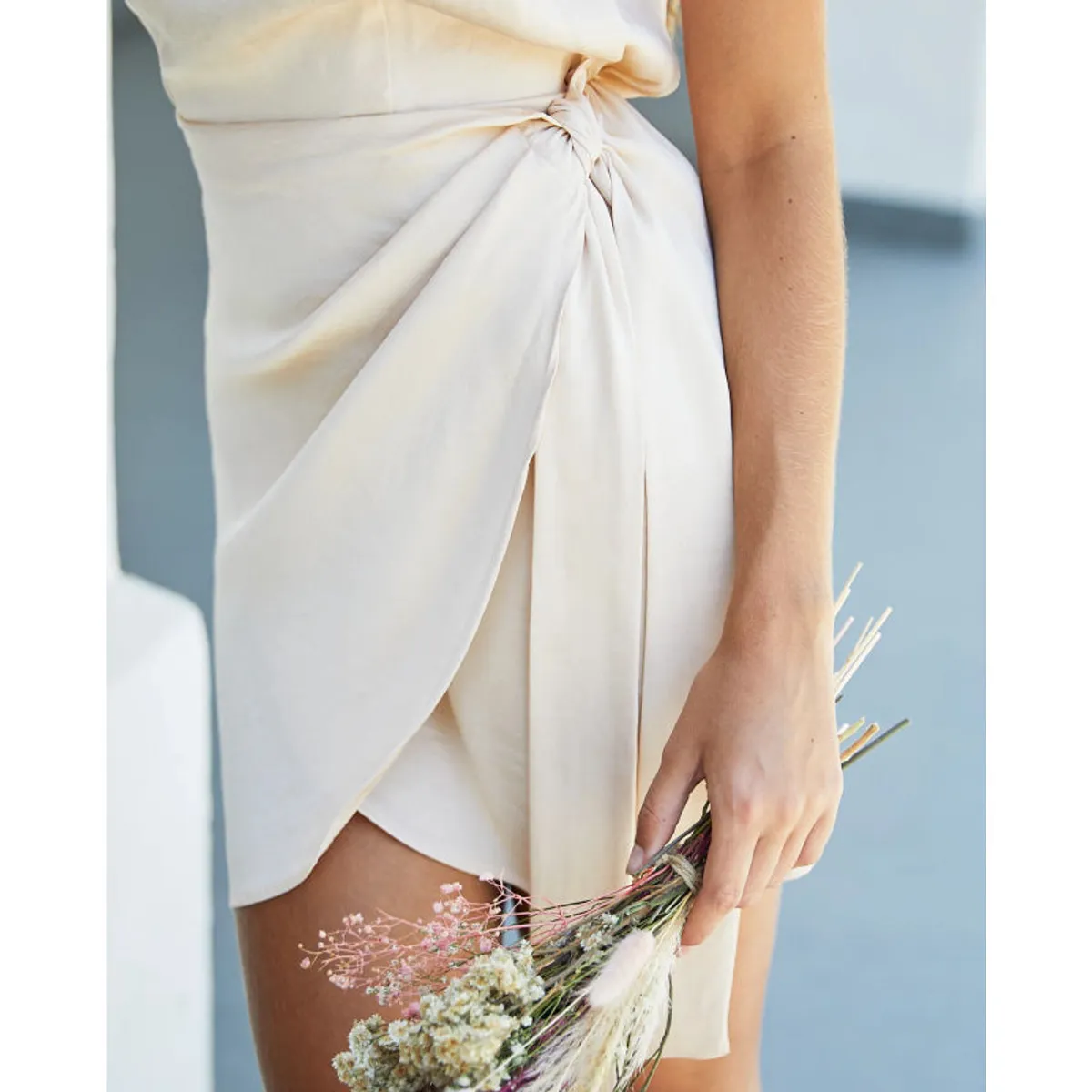 MI PLACARD - Vestido Corto Amparo Champagne