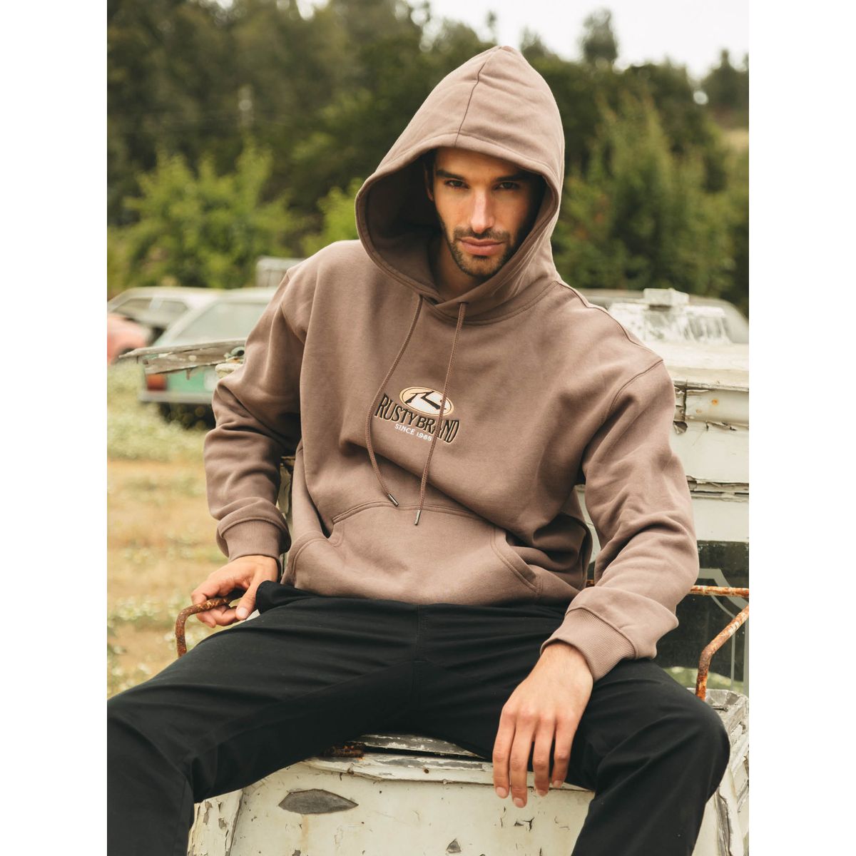 RUSTY - Poleron Canguro Rusty Brand Hoodie Café Hombre Rusty