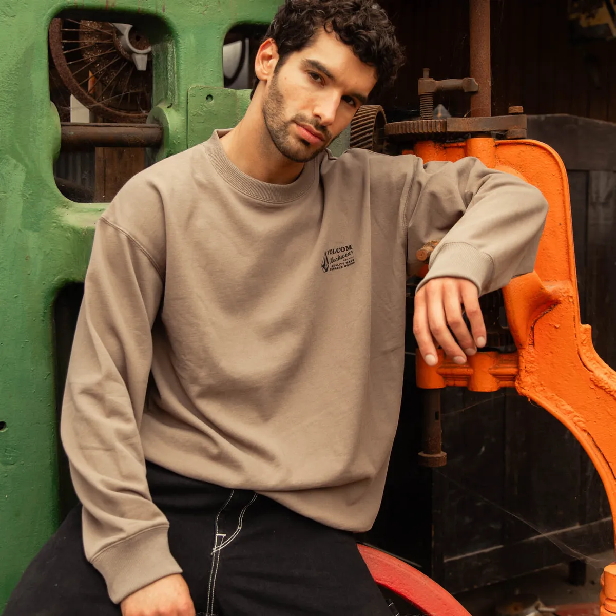 VOLCOM - Poleron CR Workwear Crew Café Hombre Volcom