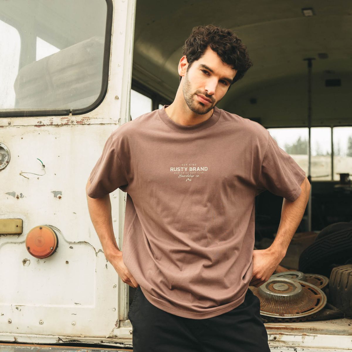 RUSTY - Polera MC Rusty Wsc Café Hombre Rusty