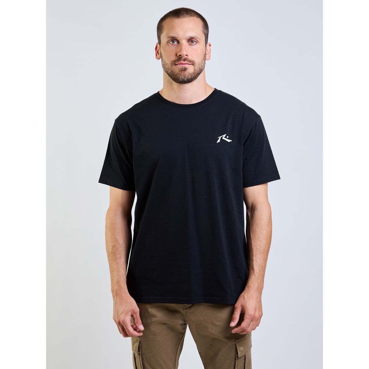 RUSTY - Polera MC Tiny R Logo Negro Hombre Rusty