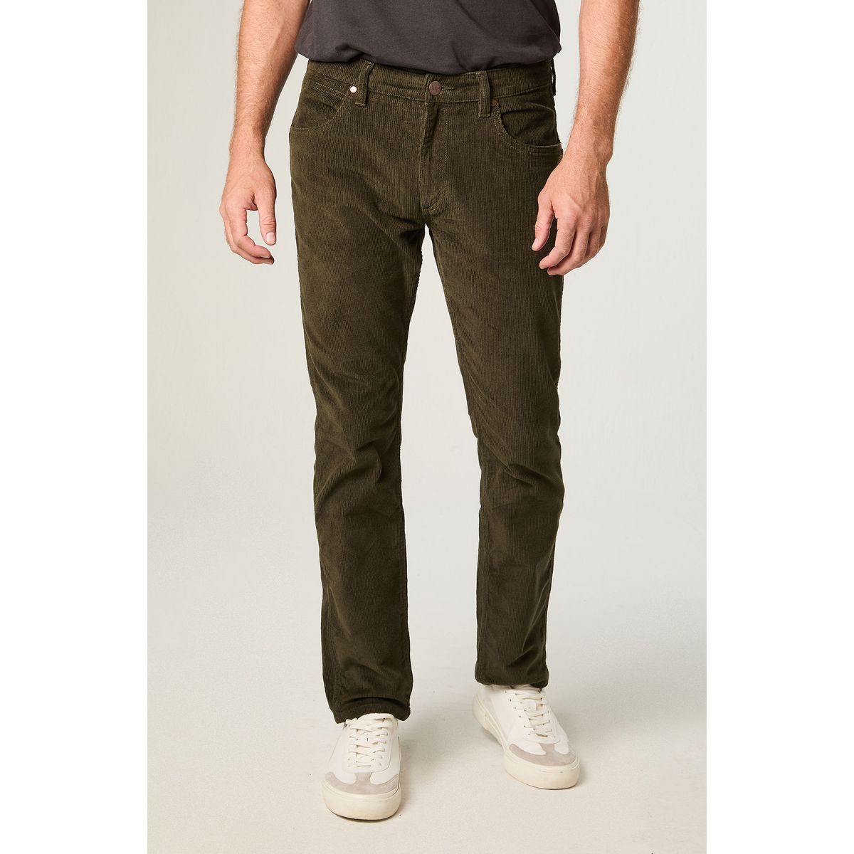 WRANGLER - Pantalon Hombre Greensboro Cotele Straight Tiro Medio Verde Militar