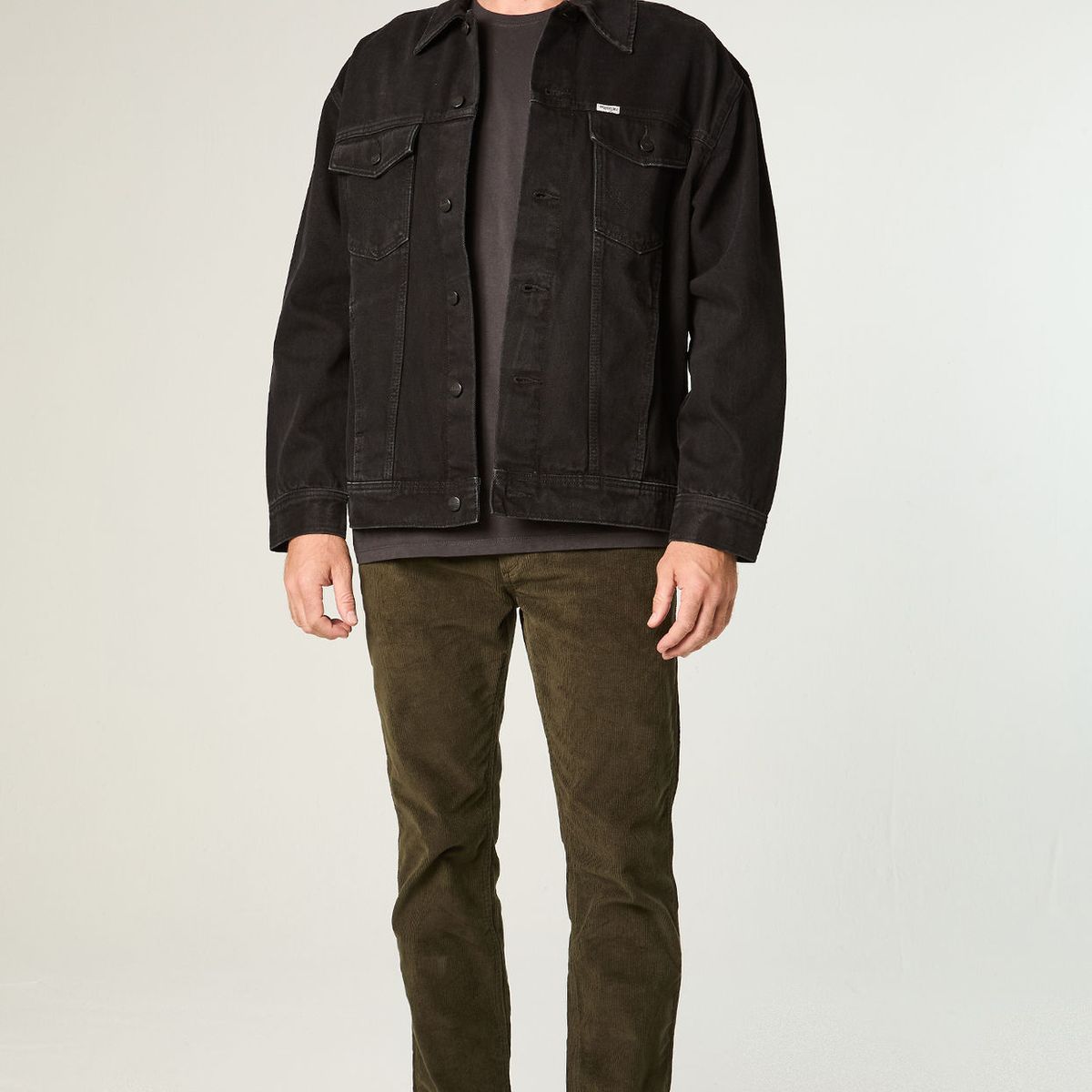 WRANGLER - Pantalon Hombre Greensboro Cotele Straight Tiro Medio Verde Militar