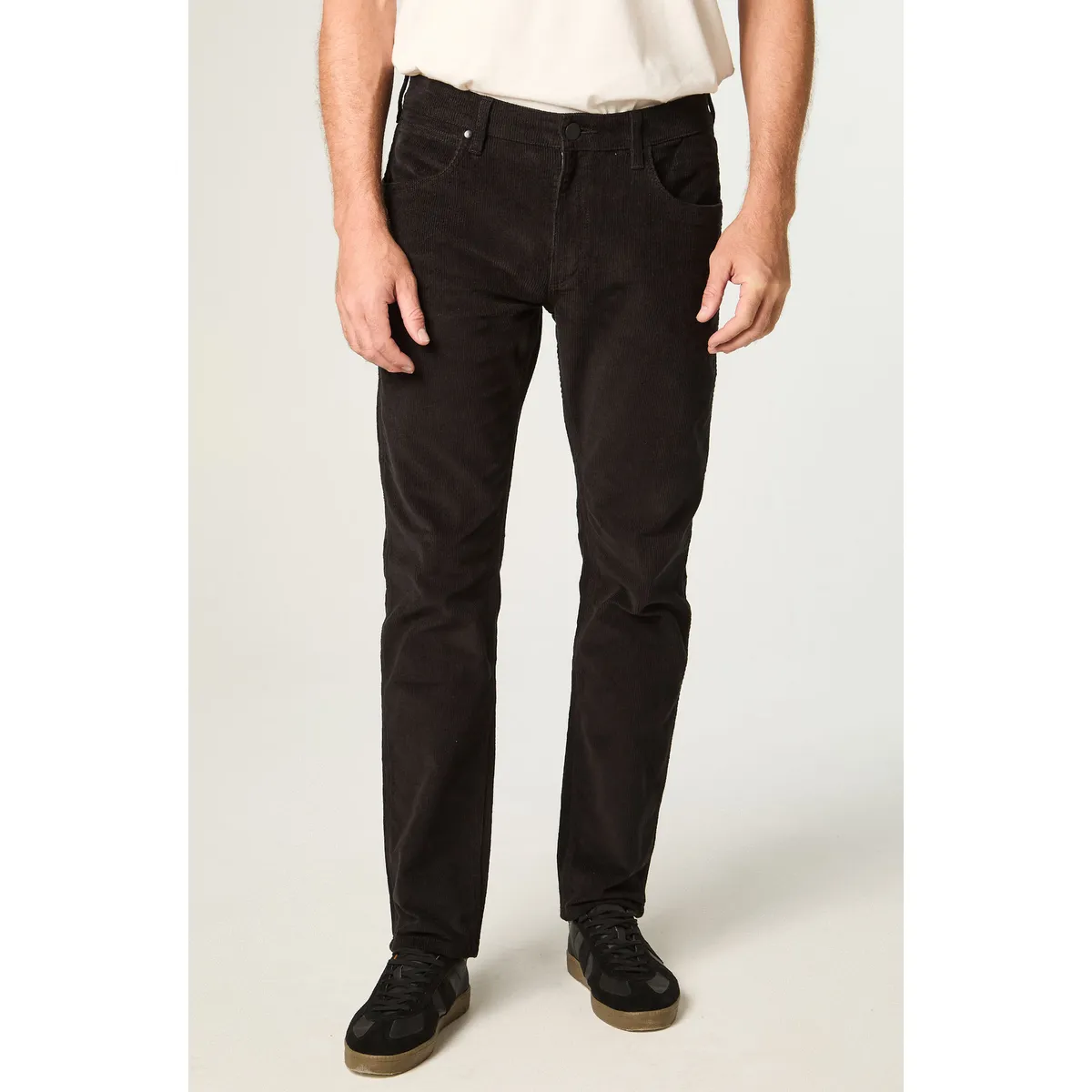 WRANGLER - Pantalon Hombre Greensboro Cotele Straight Tiro Medio Negro