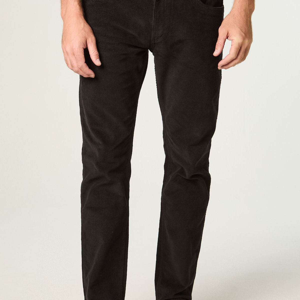 WRANGLER - Pantalon Hombre Greensboro Cotele Straight Tiro Medio Negro