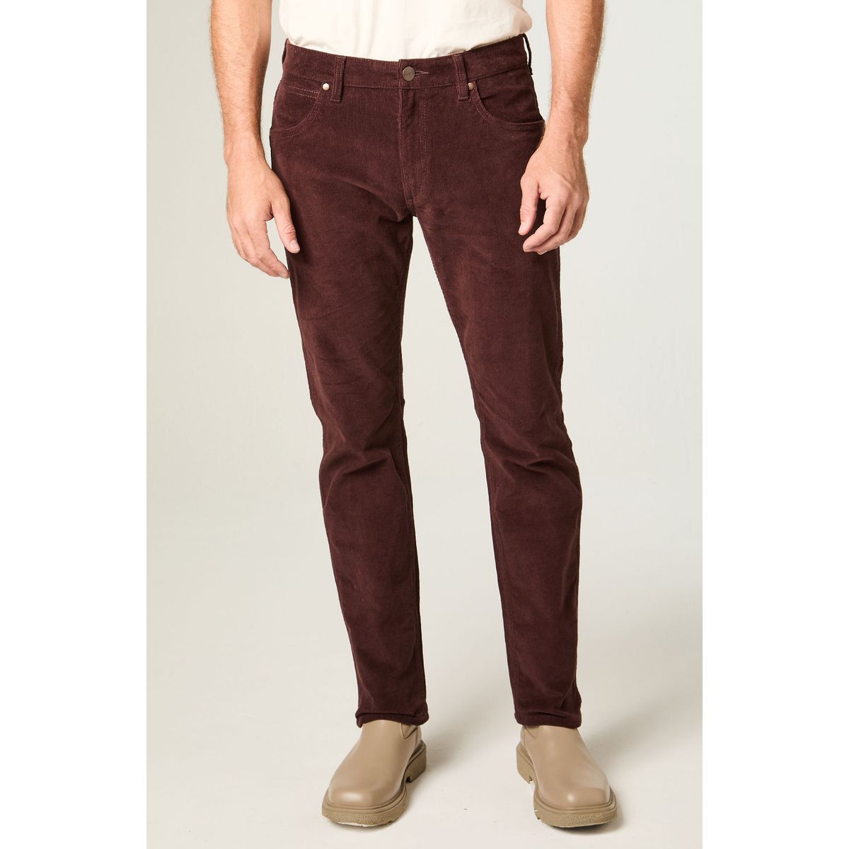 WRANGLER - Pantalon Hombre Greensboro Cotele Straight Tiro Medio Café