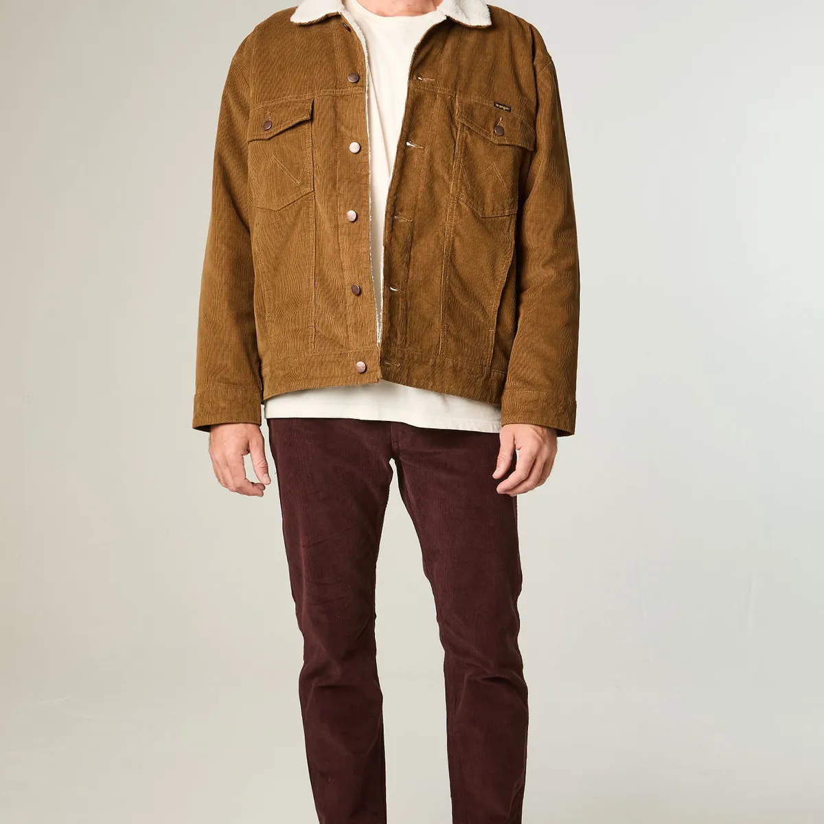 WRANGLER - Pantalon Hombre Greensboro Cotele Straight Tiro Medio Café