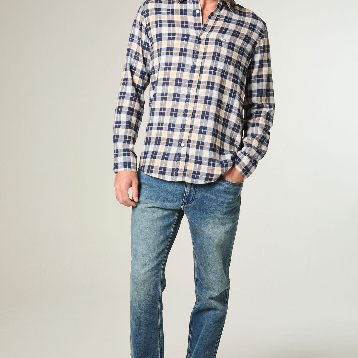 WRANGLER - Jeans Hombre Greensboro Straight Tiro Medio Azul