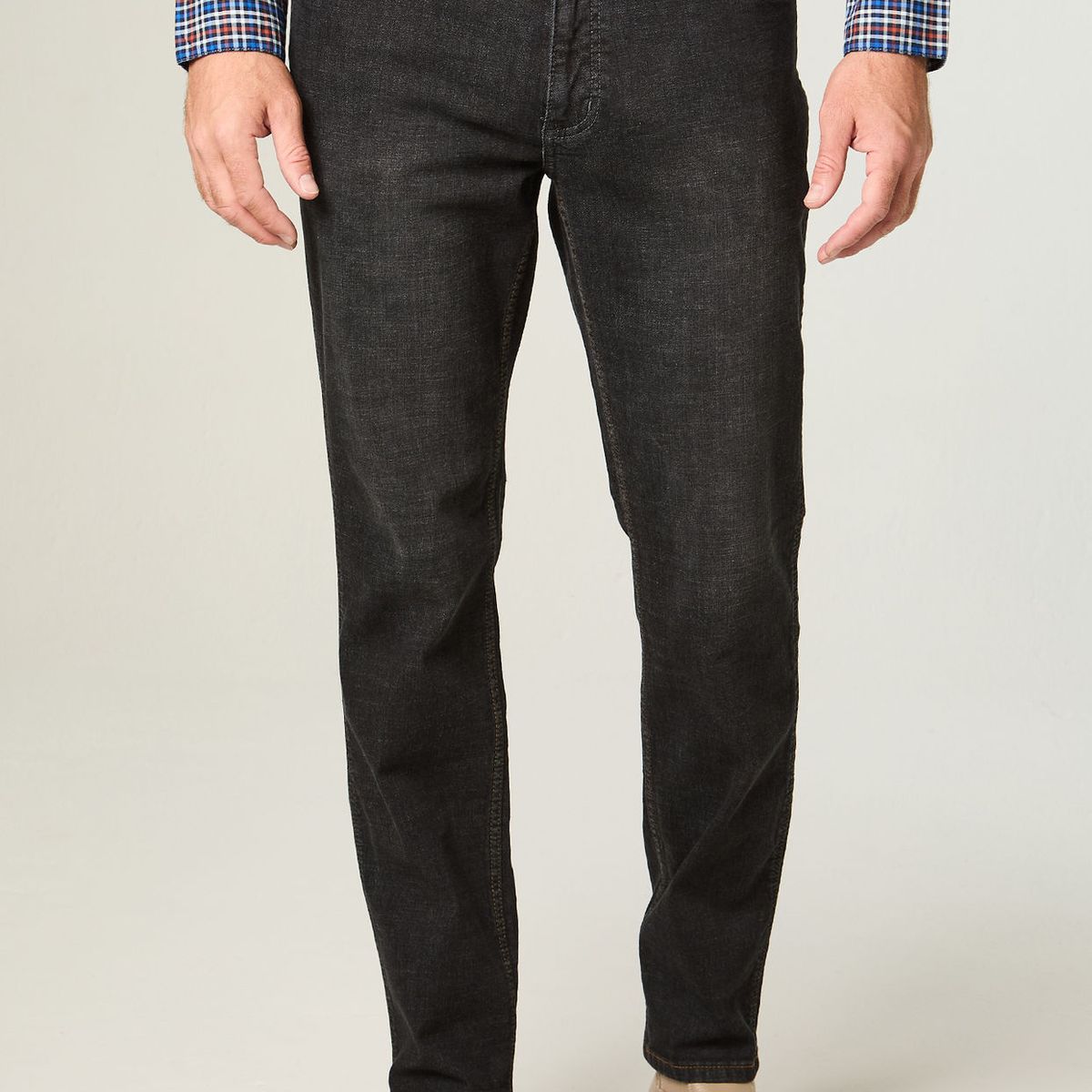 WRANGLER - Jeans Hombre Greensboro Straight Tiro Medio Negro