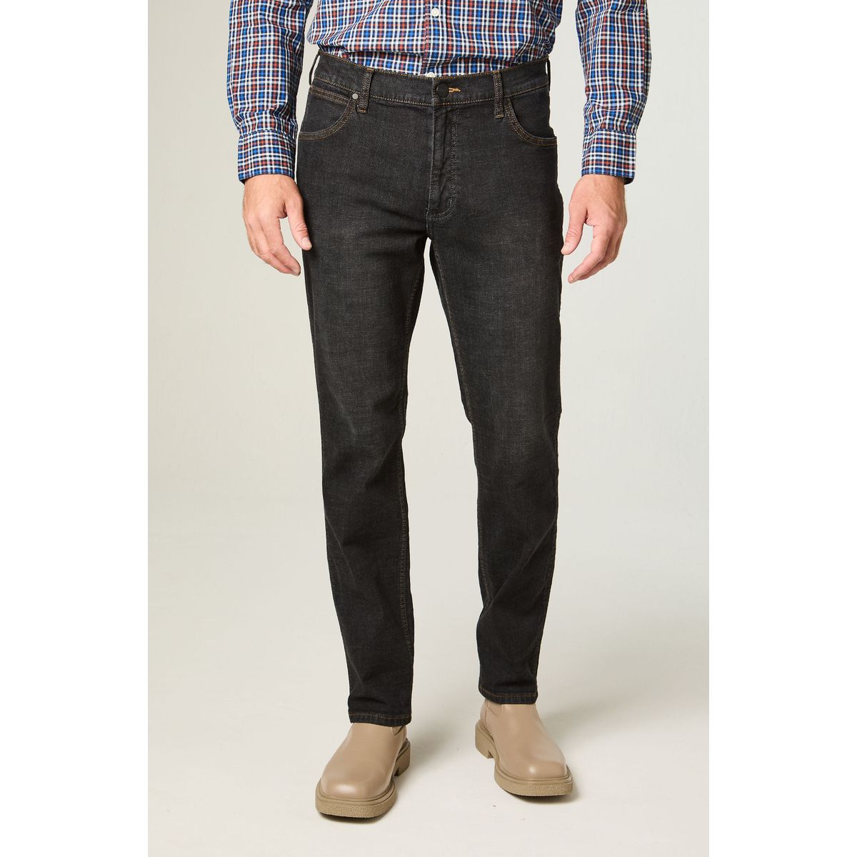WRANGLER - Jeans Hombre Greensboro Straight Tiro Medio Negro