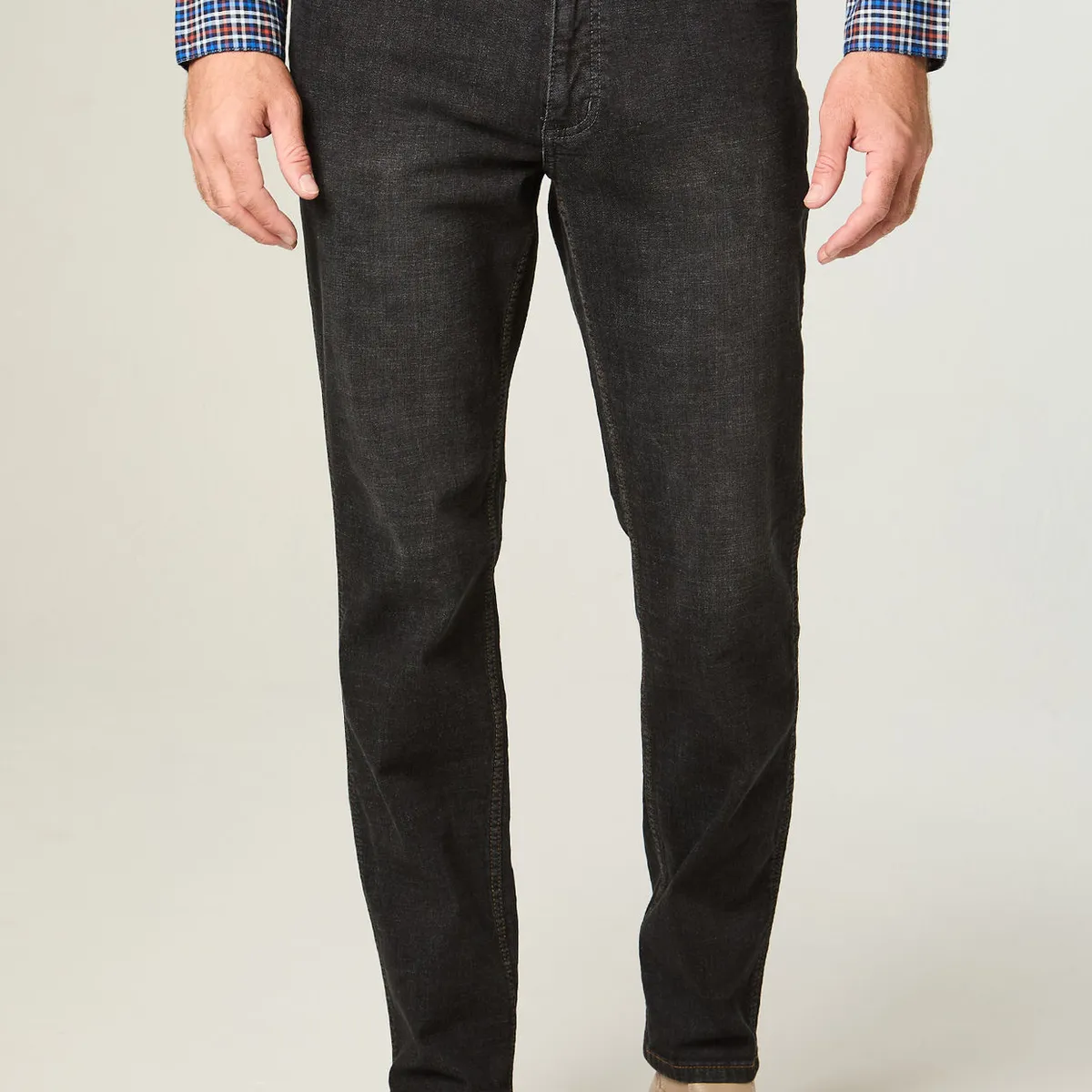 WRANGLER - Jeans Hombre Greensboro Straight Tiro Medio Negro