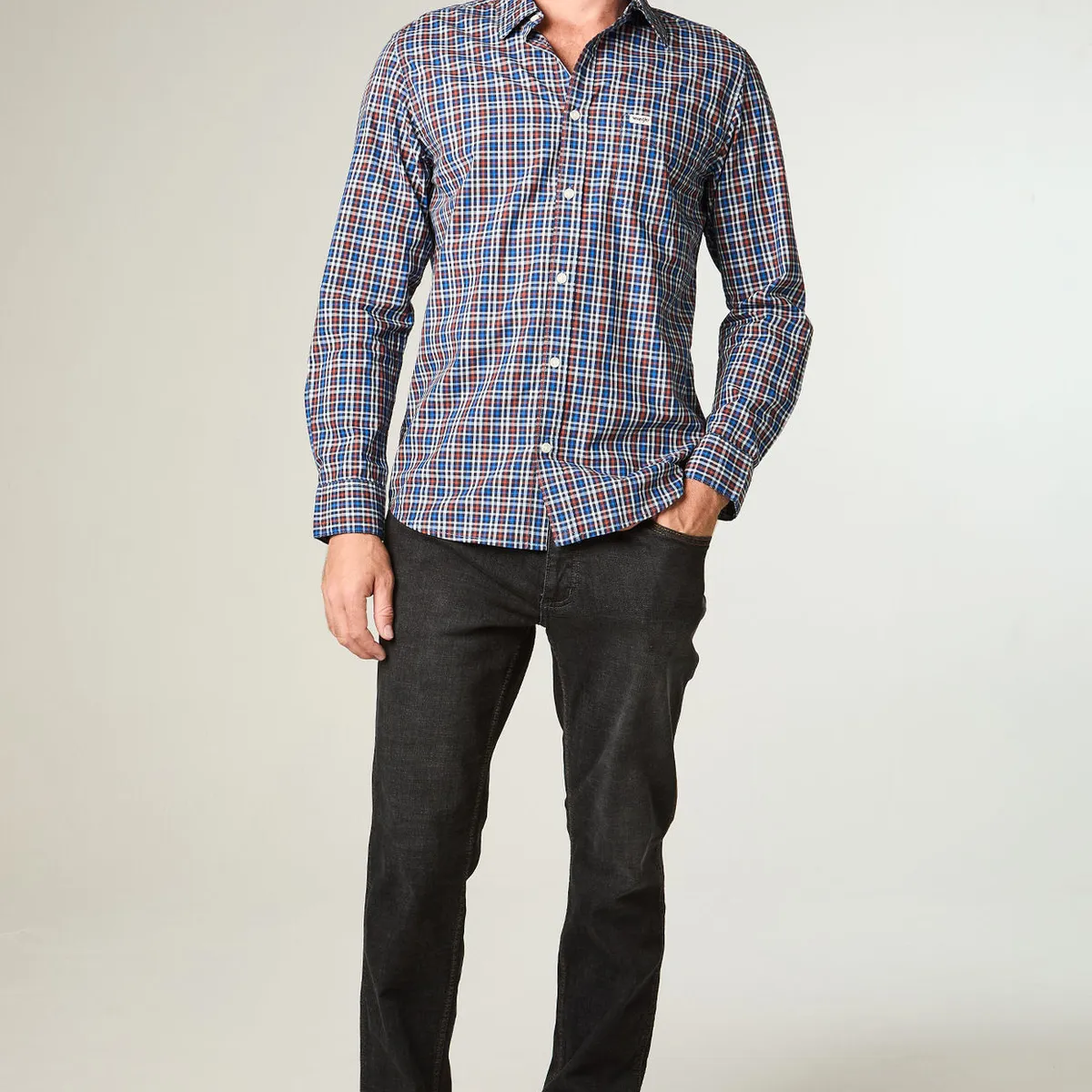 WRANGLER - Jeans Hombre Greensboro Straight Tiro Medio Negro