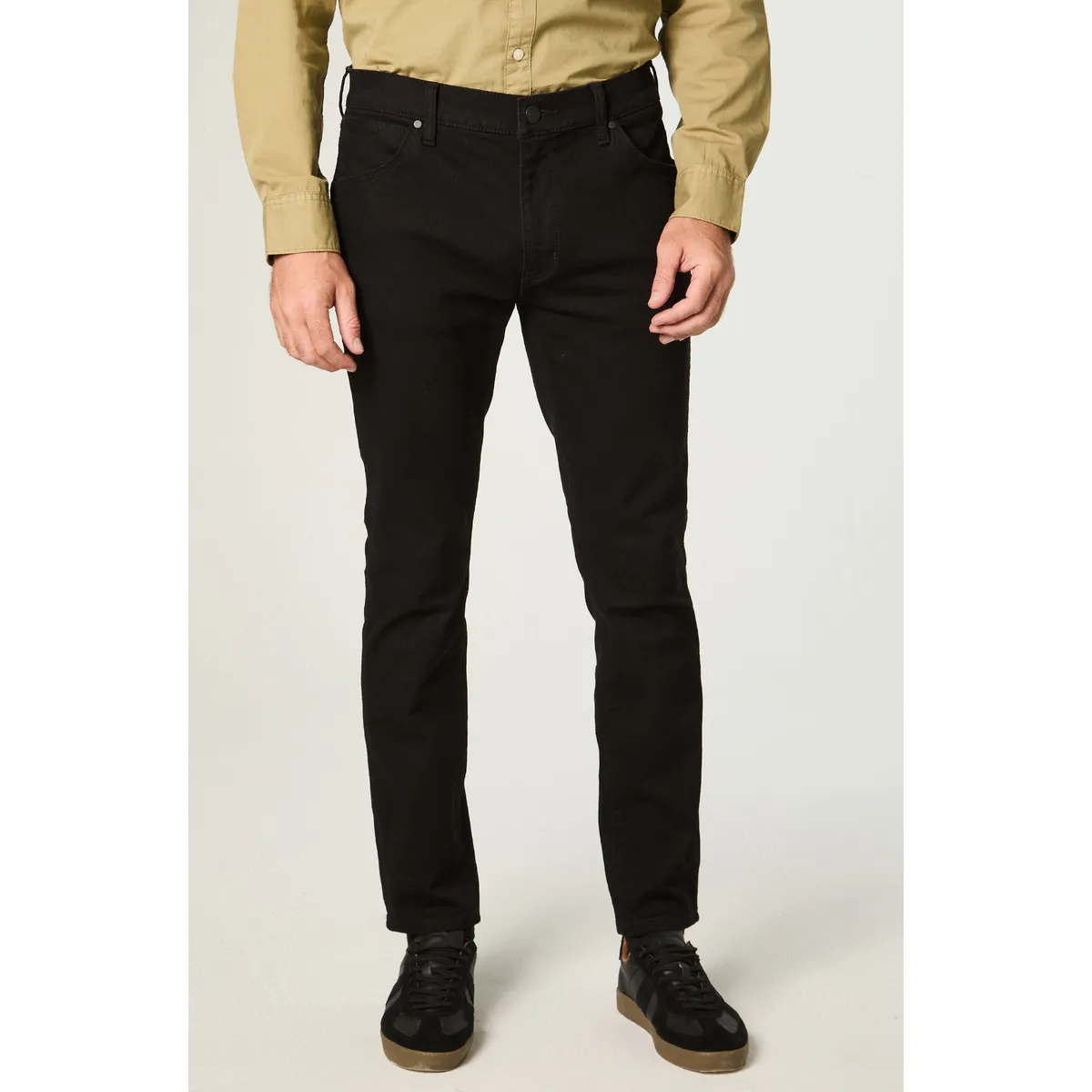 WRANGLER - Jeans Hombre Larston Slim Tiro Medio Negro