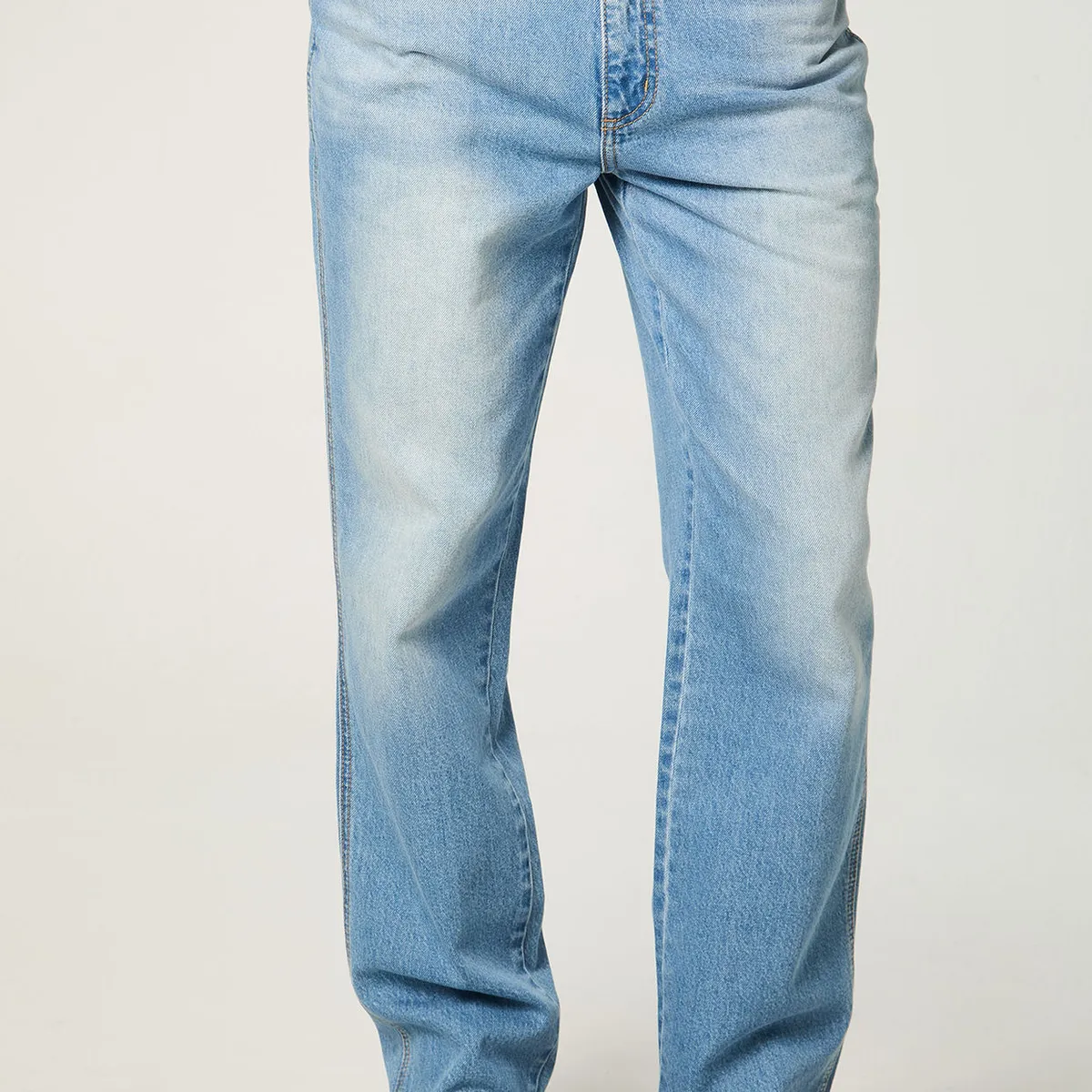WRANGLER - Jeans Hombre Frontier Relax Straight Tiro Medio Azul Claro