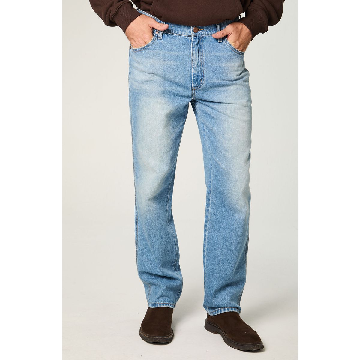 WRANGLER - Jeans Hombre Frontier Relax Straight Tiro Medio Azul Claro