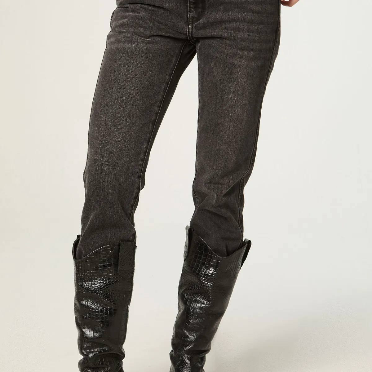 WRANGLER - Jeans Mujer Piper Slim Tiro Medio Negro