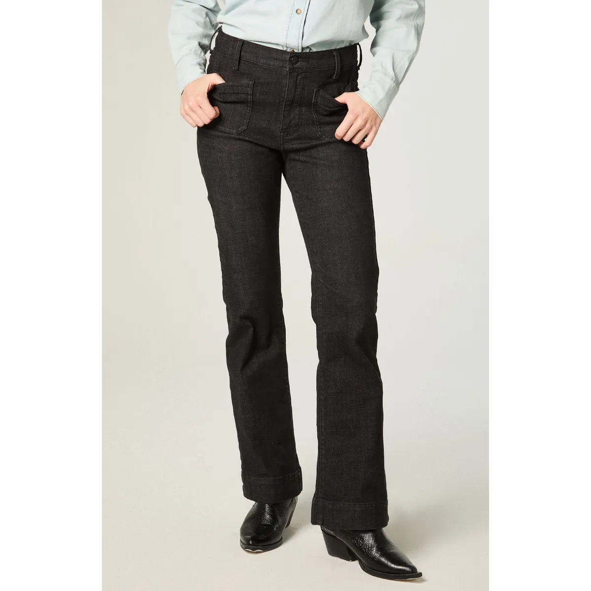 WRANGLER - Jeans Mujer Retro Boot Cut Mid Rise Negro