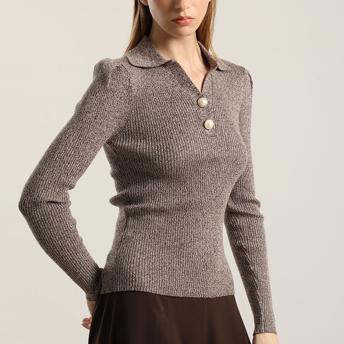 LIOLA - Jersey punto, boton perla, cafe Liola